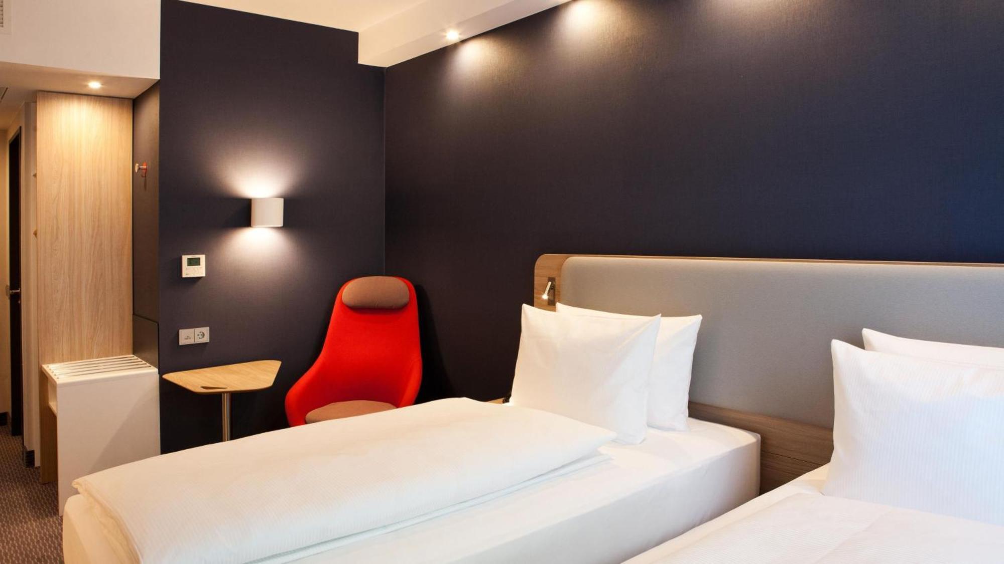 Holiday Inn Express - Ringsheim, An Ihg Hotel Bagian luar foto